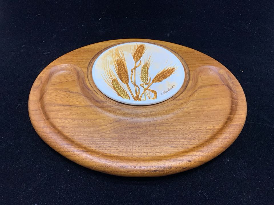 VTG GOODWOOD CHEESE BOARD W/WHEAT CERAMIC TILE.