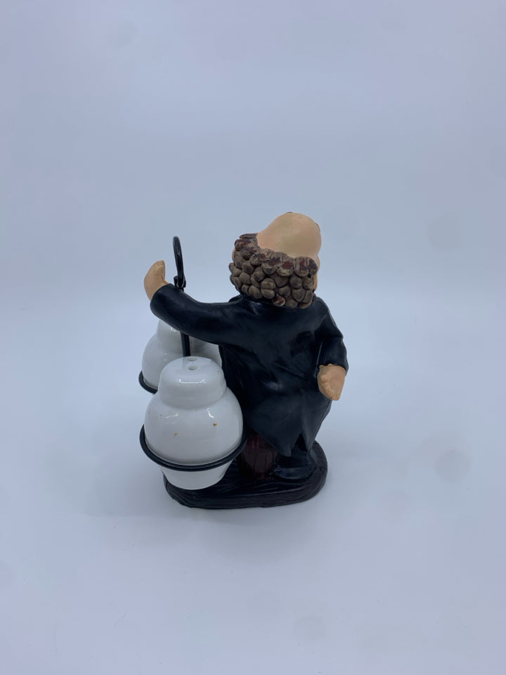 RESIN BUTLER SALT AND PEPPER SHAKER SET.