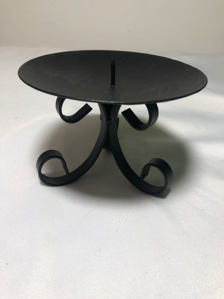 2 METAL SCROLL CANDLE HOLDERS.