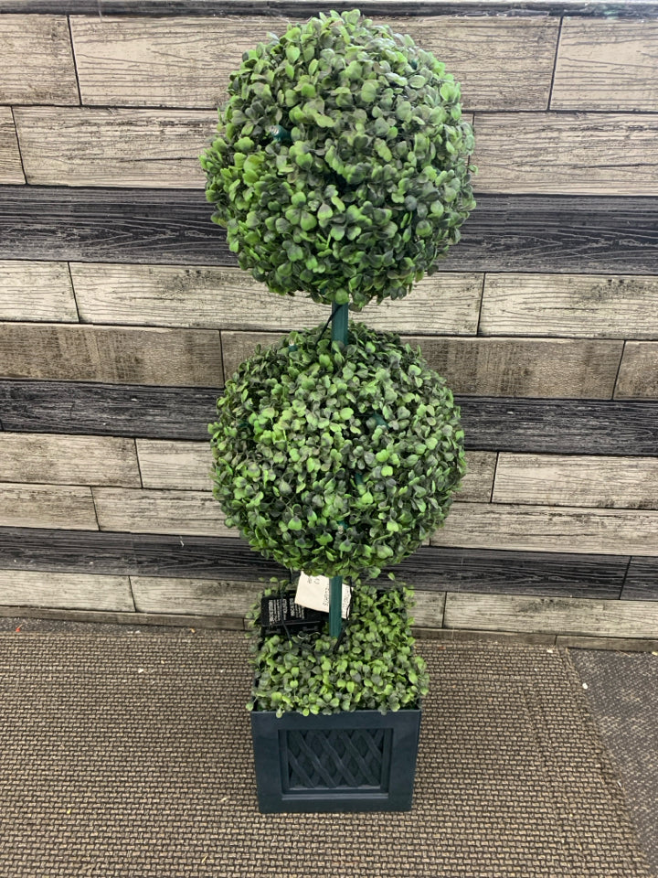 FAUX DOUBLE BALL LIGHT UP GREENERY IN GREEN PLASTIC POT.