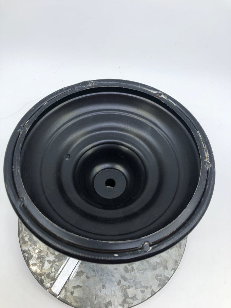 GALVANIZED W/BLACK FOOTED STAND.