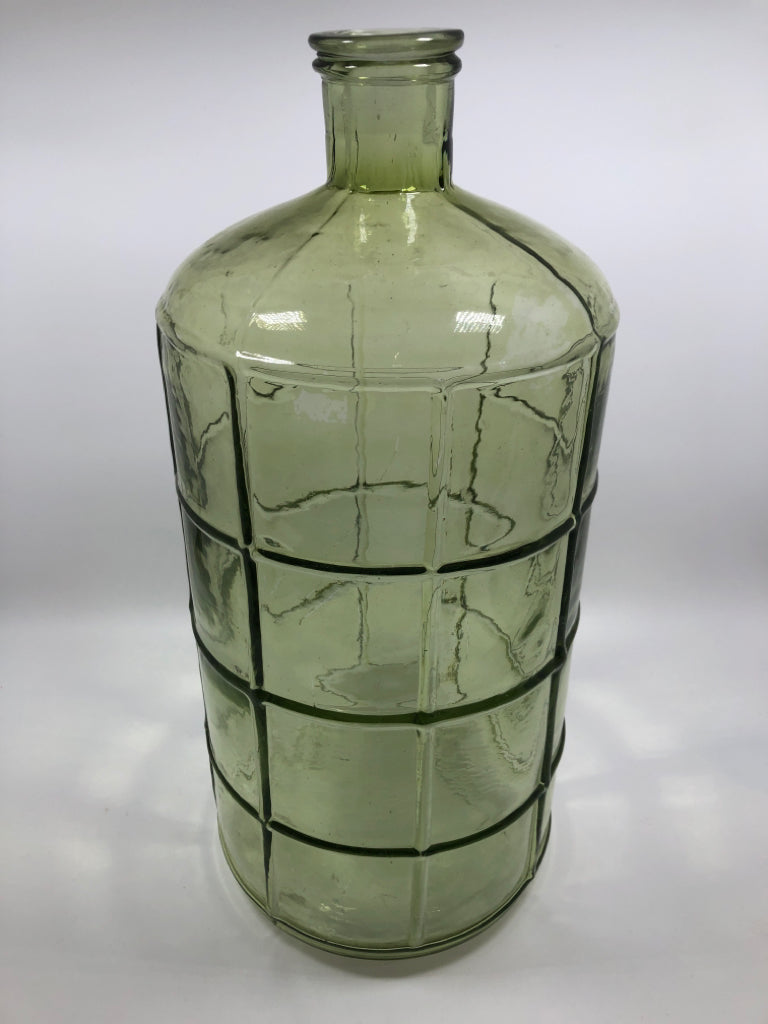 TALL GREEN GLASS WINDOWPANE VASE.