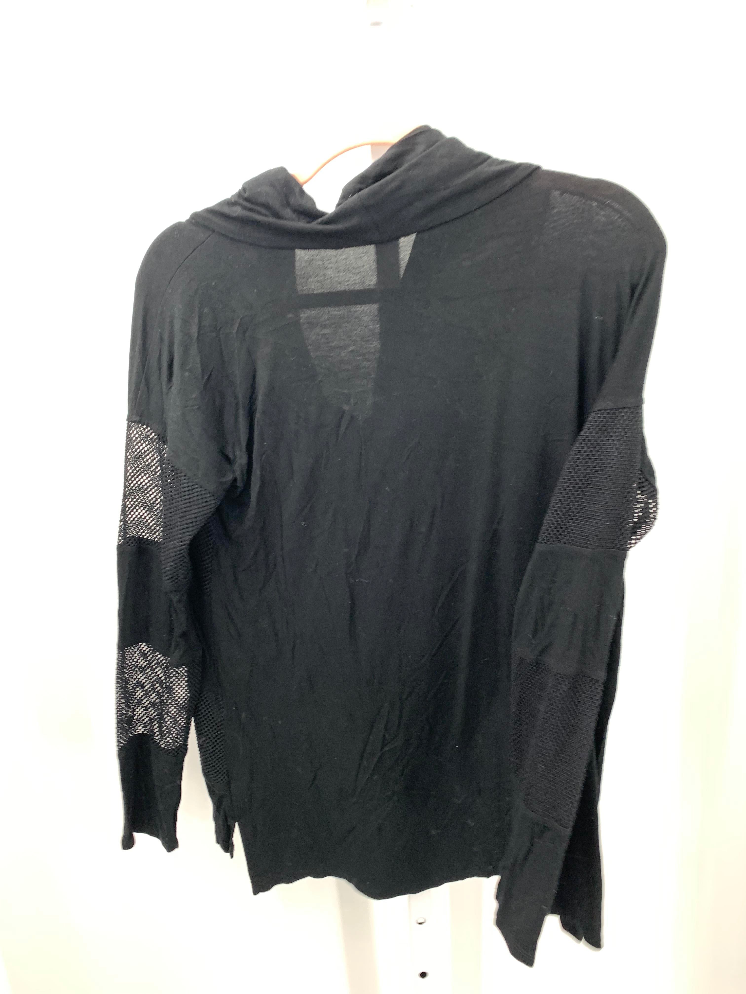 Cable & Gauge Size Medium Misses Long Sleeve Shirt