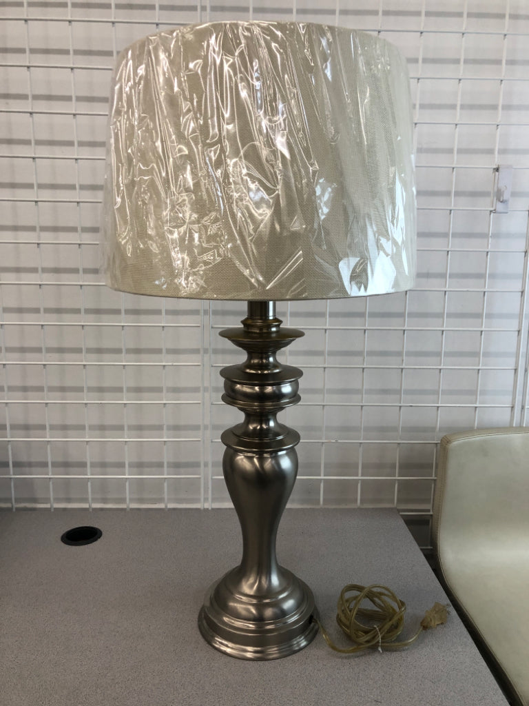 METAL LAMP W/CREAM SHADE.