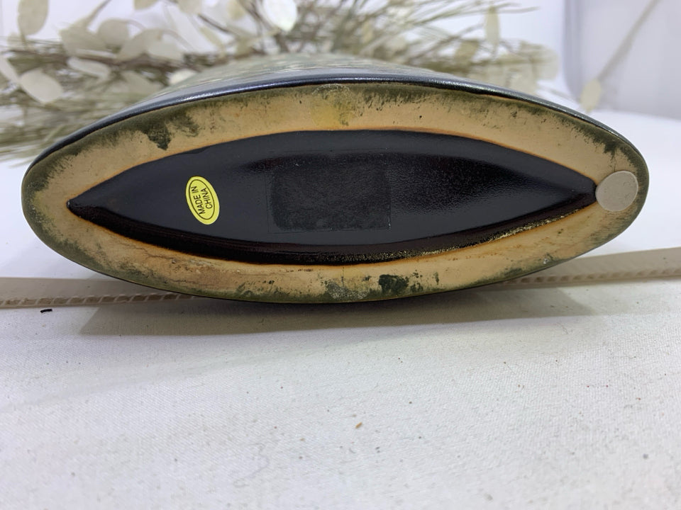 BLACK VASE/GREEN CREAM LEAF DESIGN W/ SILVER IRIDESCENT LEAVES.