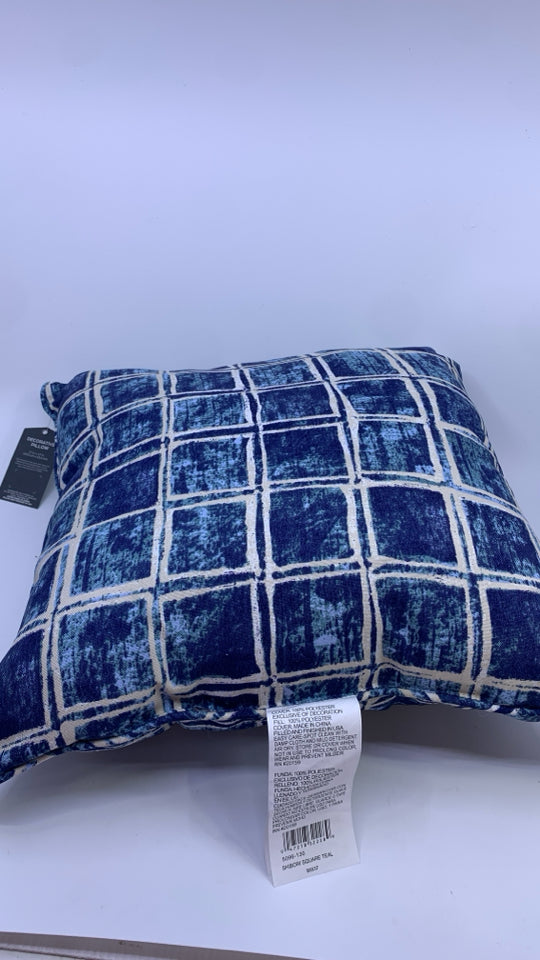 BLUE SQUARE OUTDOOR PILLOW.