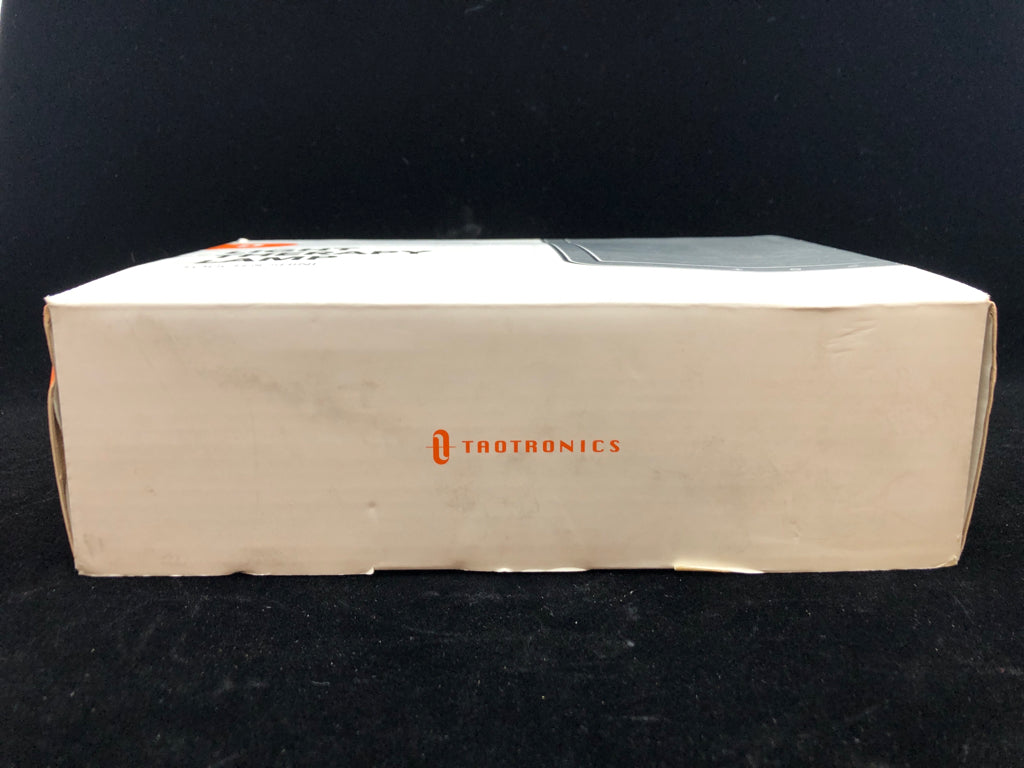 NIB TAOTONICS LIGHT THERAPY LAMP.