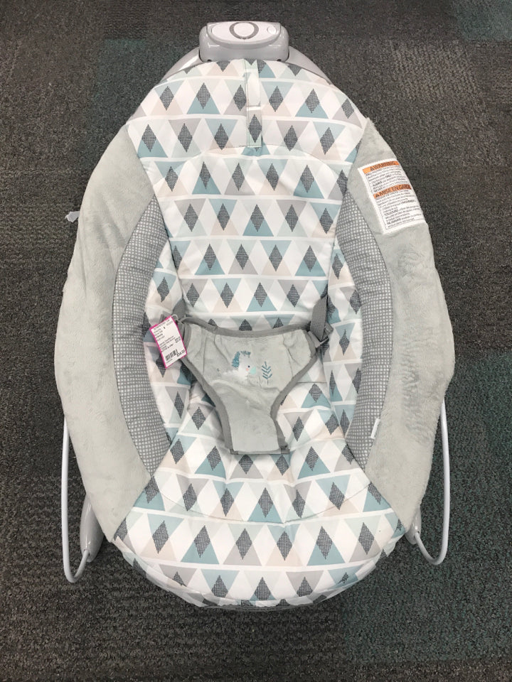 Ingenuity SmartBounce Automatic Baby Bouncer Seat with White Noise, Music