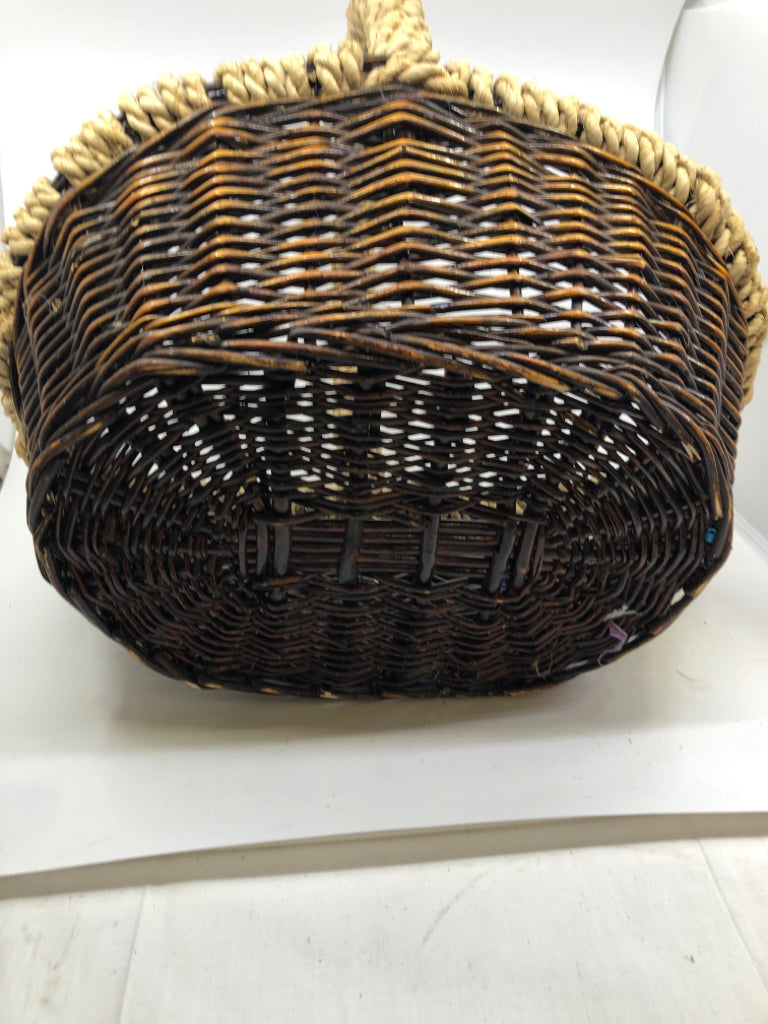2 TONED STUDY BASKET DARK BASE W/ LIGHT WRAPPED HANDLE+EDGE.