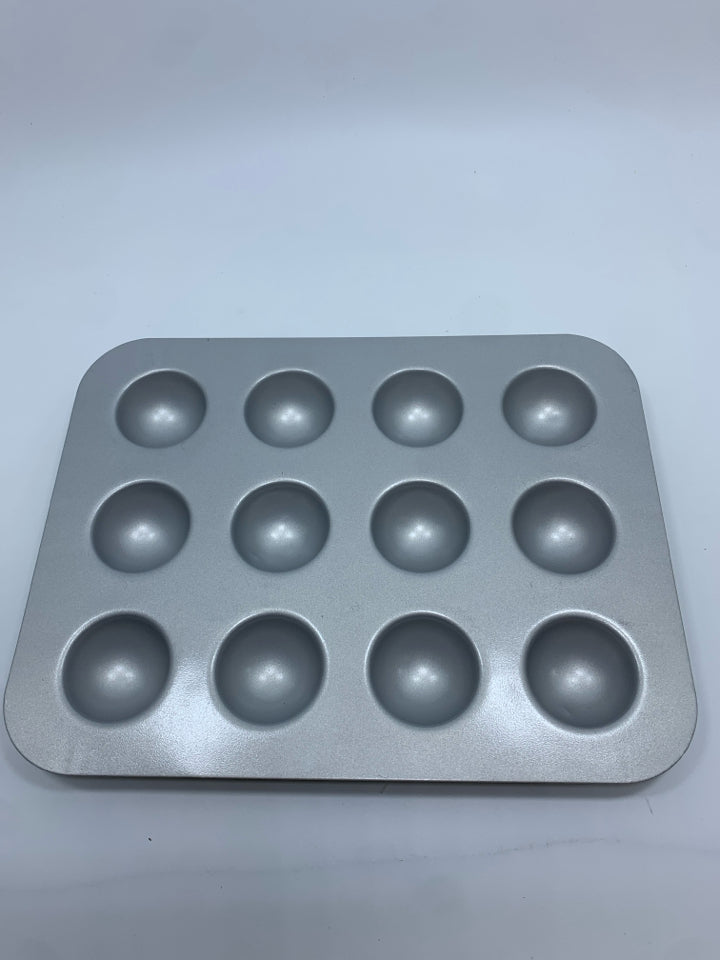 12-SLOT DONUT-HOLE PAN.