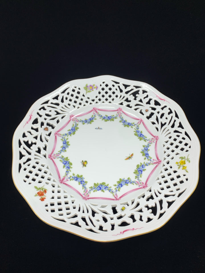 OSCAR DE LA RENTA ENGLISH GARDEN CAKE STAND.