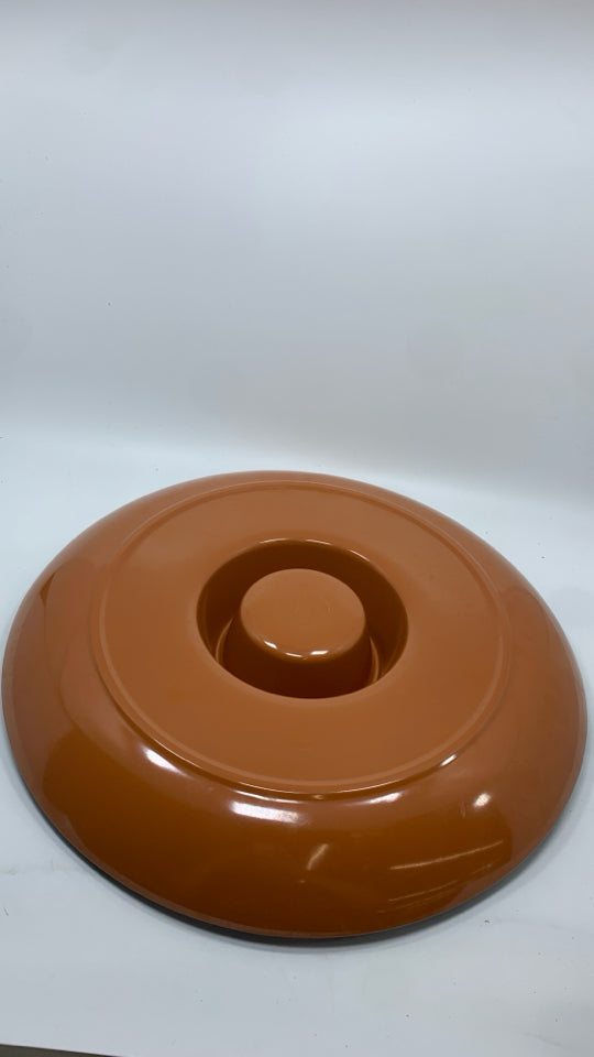 MELAMINE CHIP AND DIP PLATE.