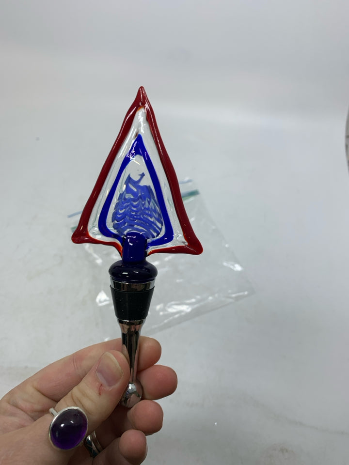 TRIANGLE BLOWN GLASS WINE STOPPER IN BAG.