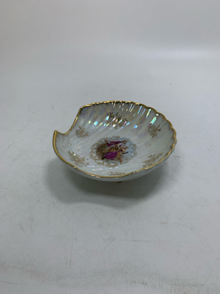FOOTED IRIDESCENT SHELL SHAPED BOWL W/ VICTORIAN PEOPLE IN CENTER.