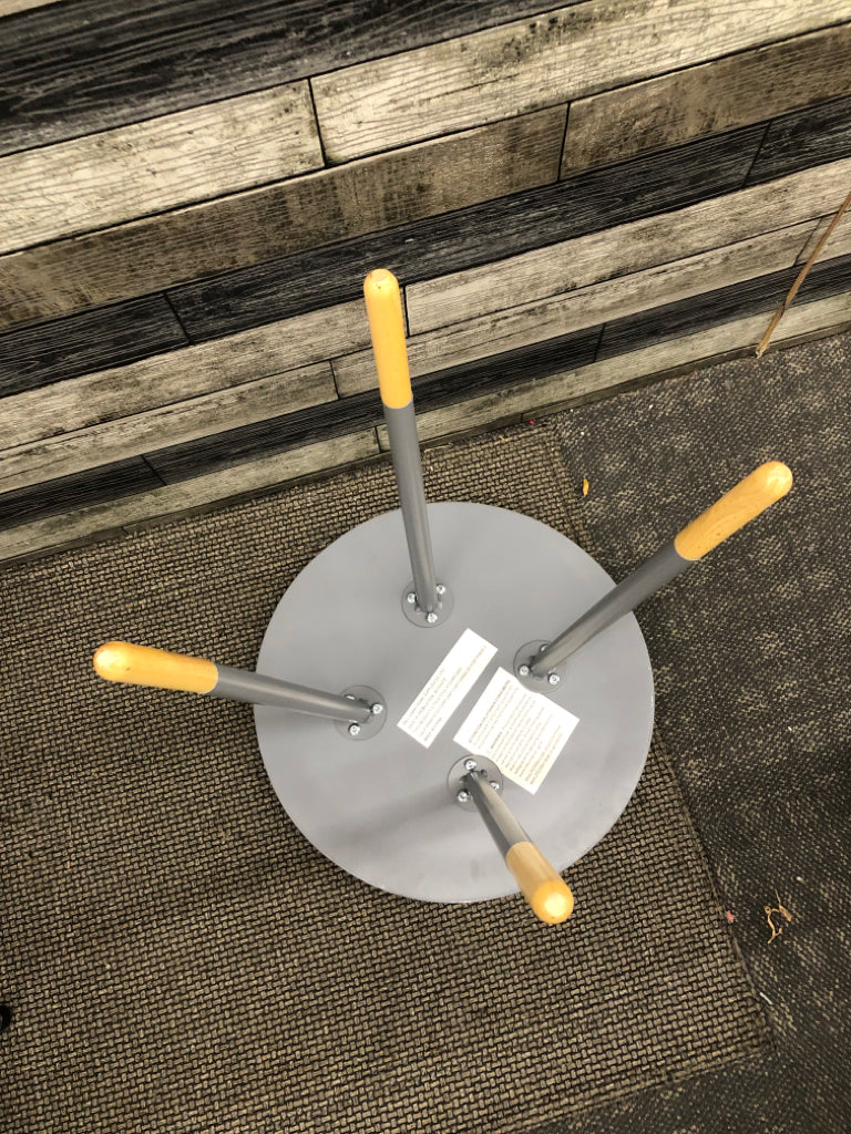CONTEMPORARY 2-TONED GRAY & WOOD CIRCLE END TABLE.