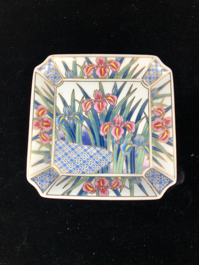 SQUARE SHALLOW CATCH ALL W/ IRIS.