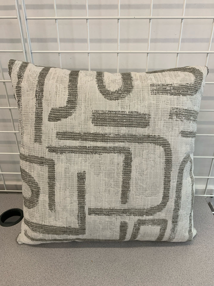 WHITE PILLOW W/ GREY GEOMETRIC DESIGN.
