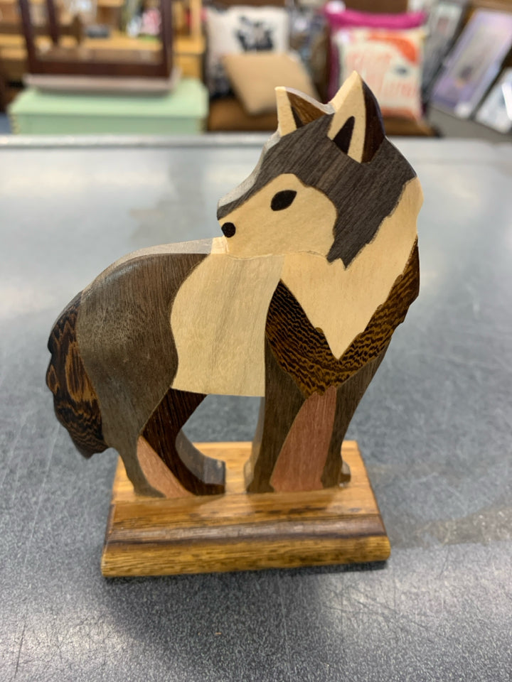 WOOD CARVED WOLF - MADE IN CANADA.