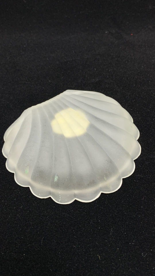 FROSTED GLASS SEA SHELL CATCH-ALL DISH.