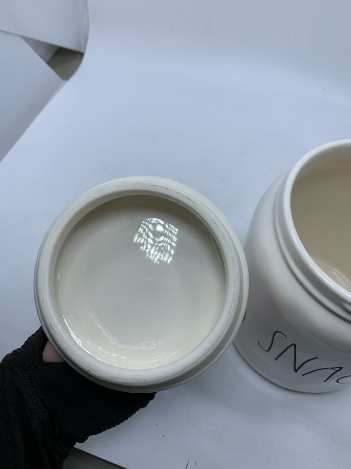 SNACK CANISTER.