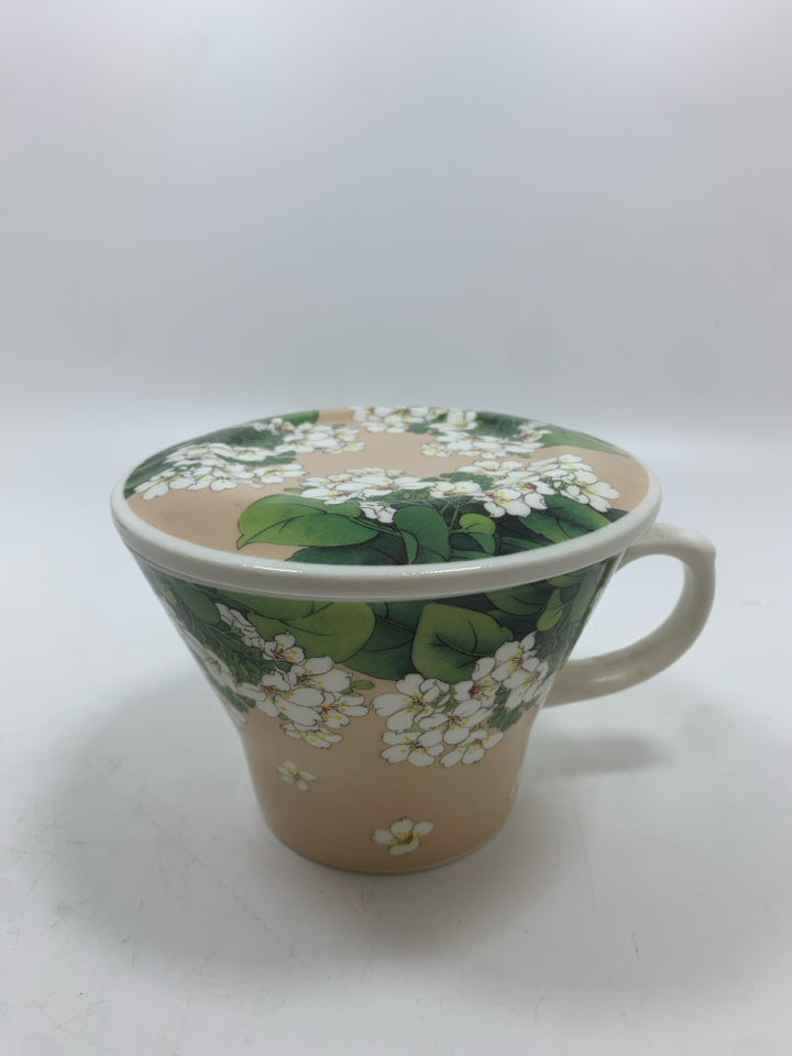 WHITE FLOWER COFFEE MUG W/LID.