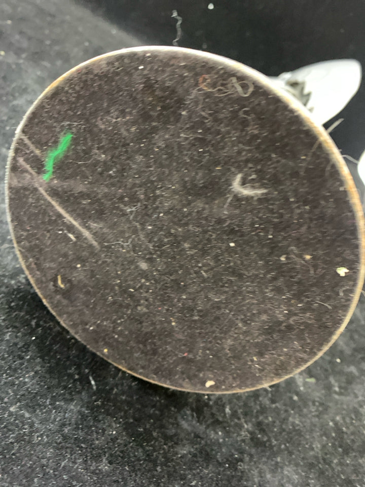 WELDED METAL ANGEL PRAYING W/CRACKLE DRESS.