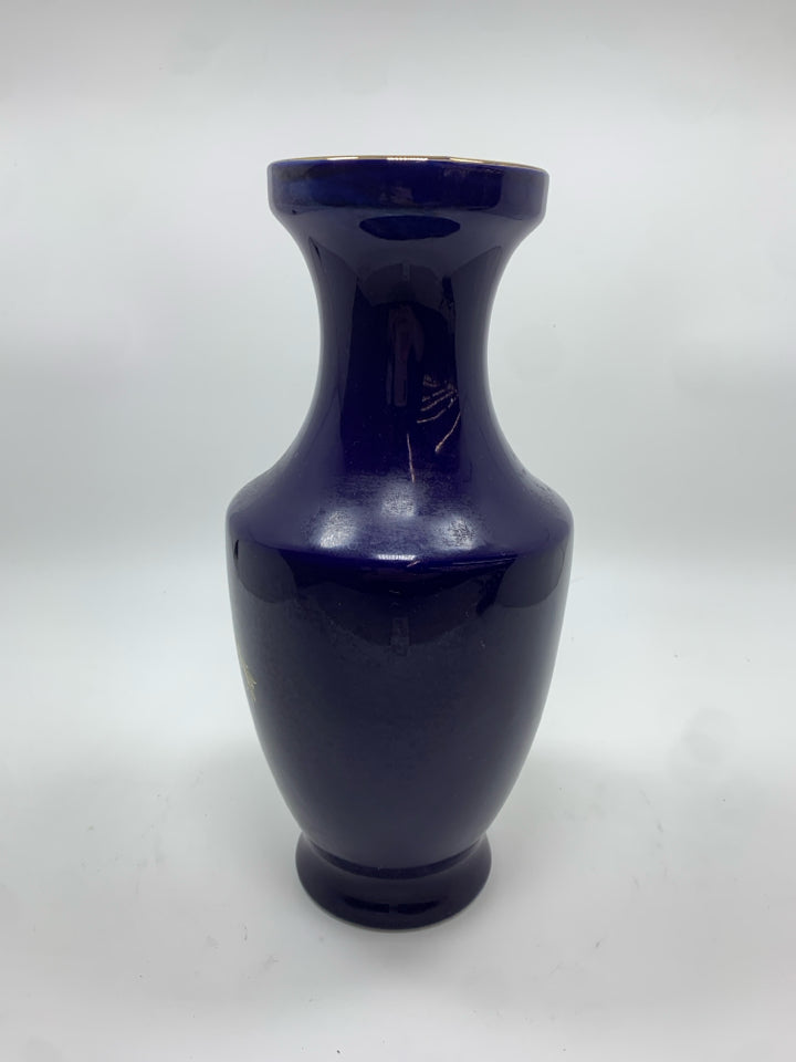 BIRD PAINTED COBALT BLUE PORCELAIN VASE.