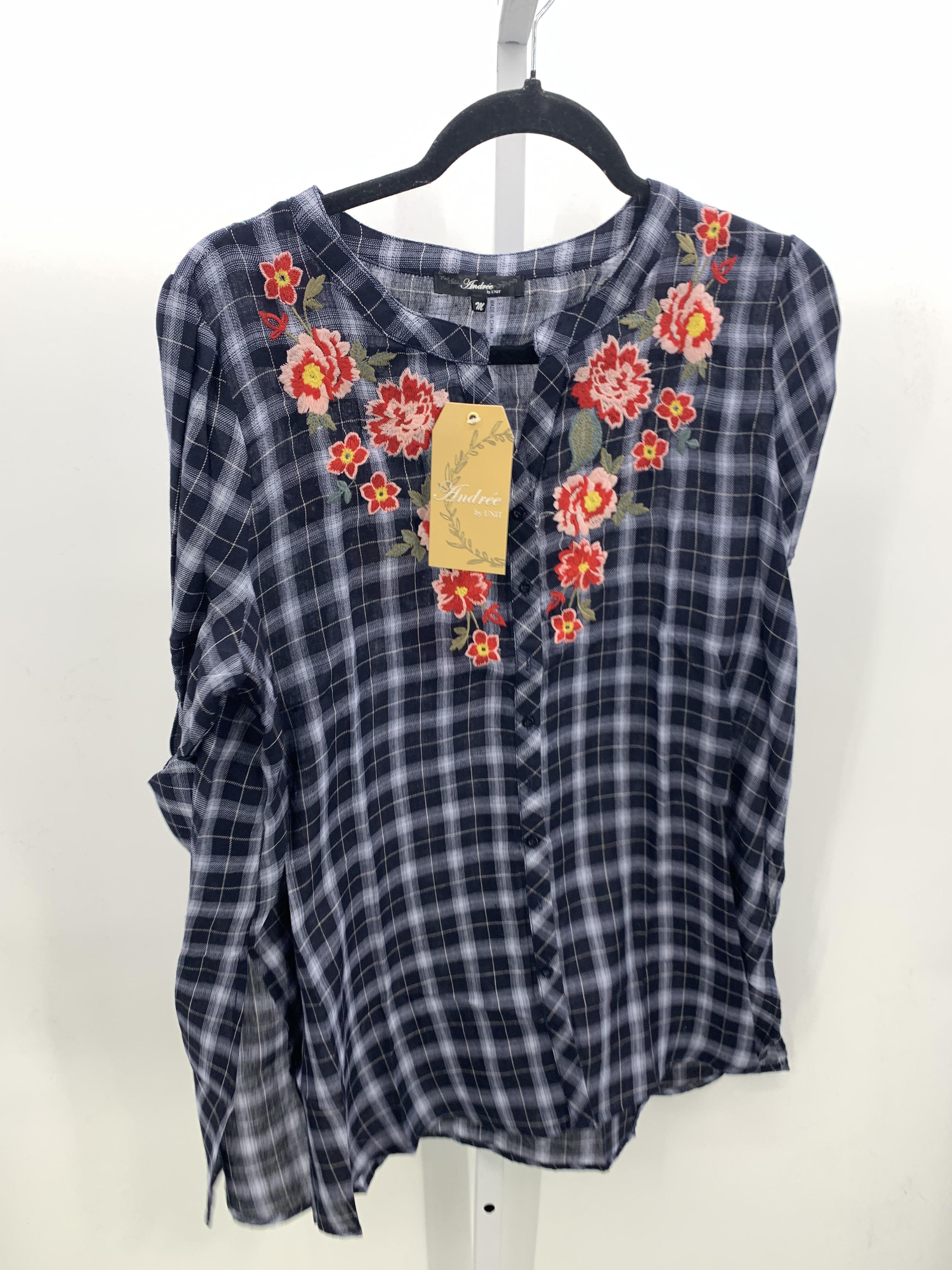 Size Medium Misses 3/4 Sleeve Shirt