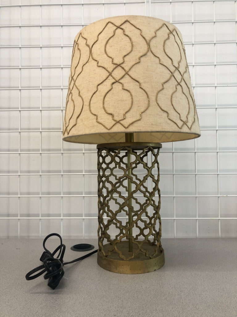 GOLD LATTICE LAMP W/DETAILED SHADE.