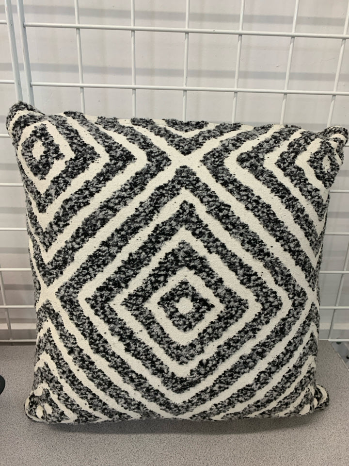 B&W TEXTURED GEOMETRIC PILLOW.