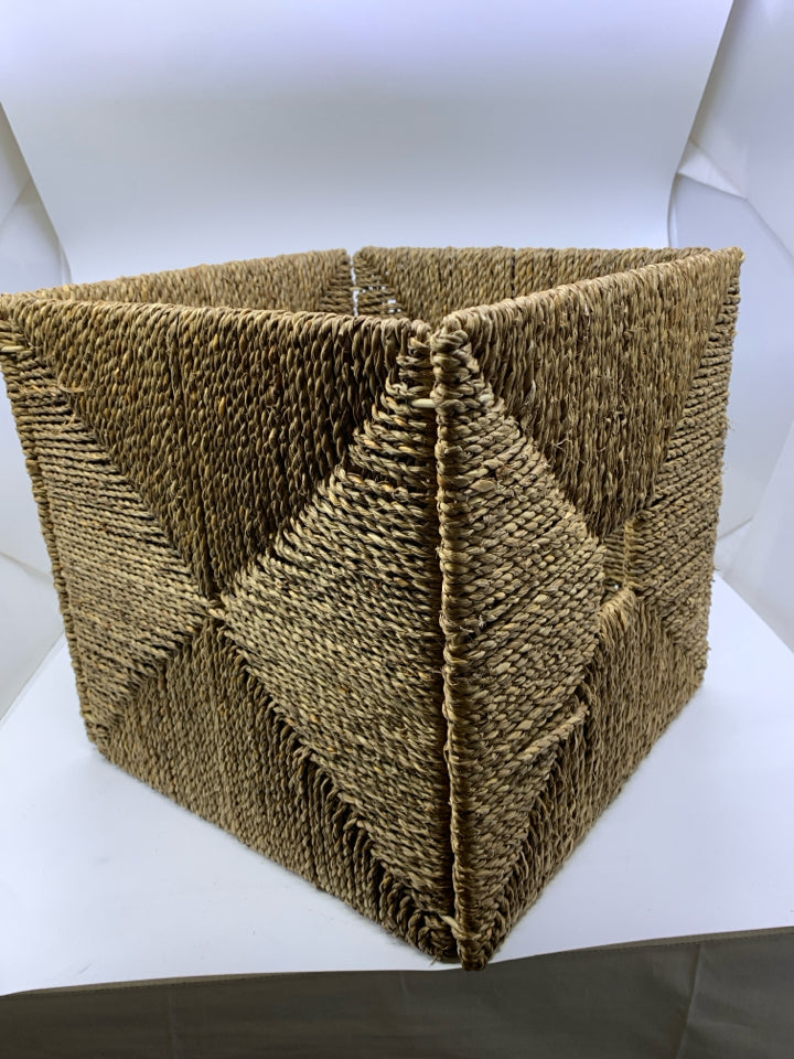 SQUARE ROPE WOVEN CUBE STORAGE BASKET.