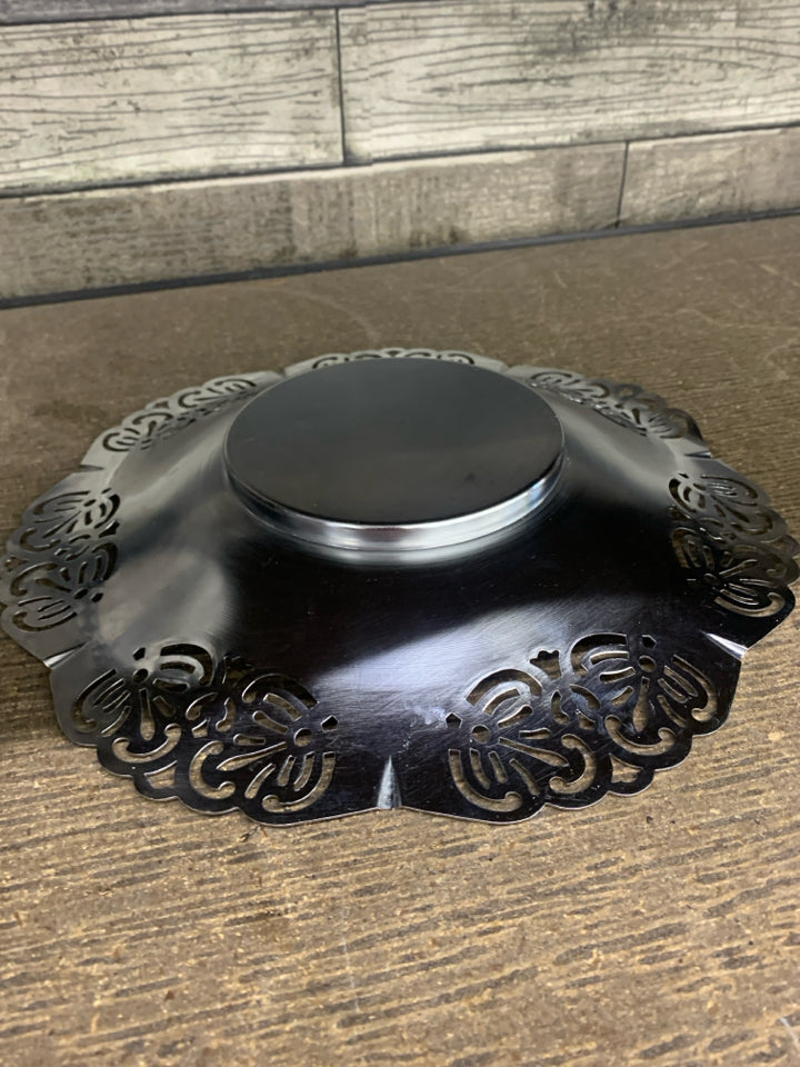 VTG METAL FLORAL EDGE CUTOUT SERVING DISH.