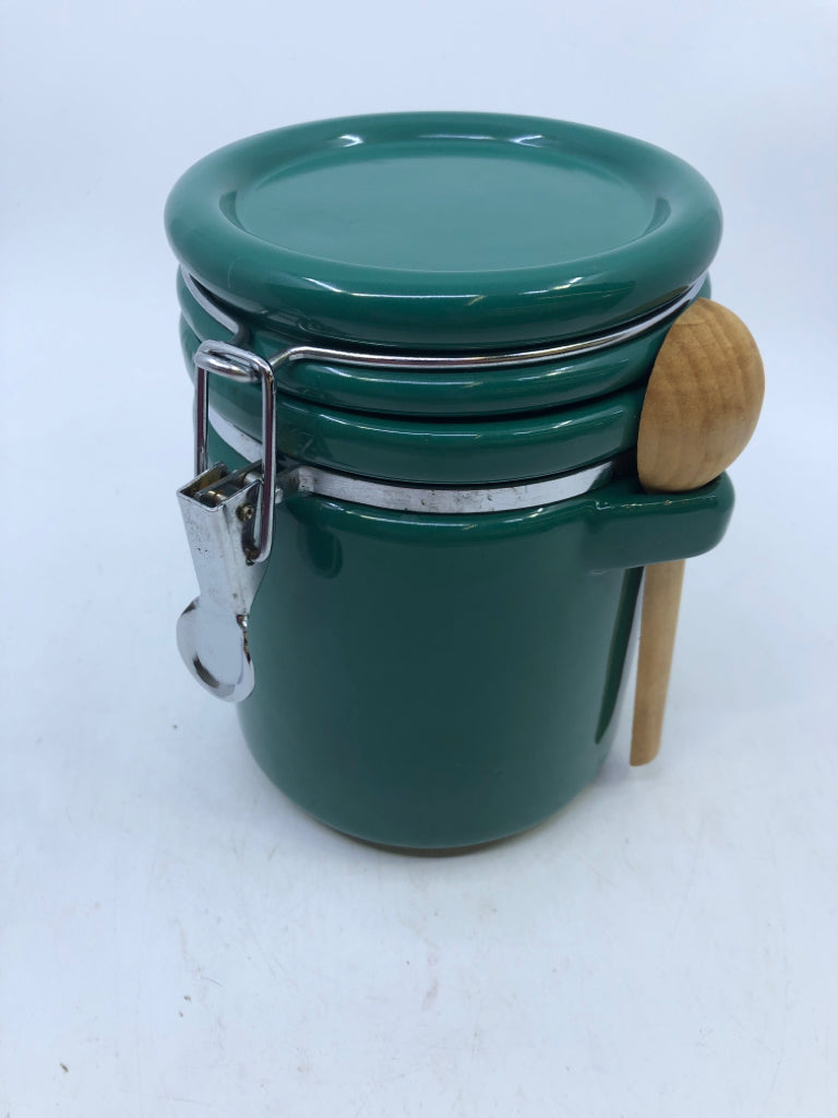 4PC BRIGHT GREEN CANISTERS W SPOONS.