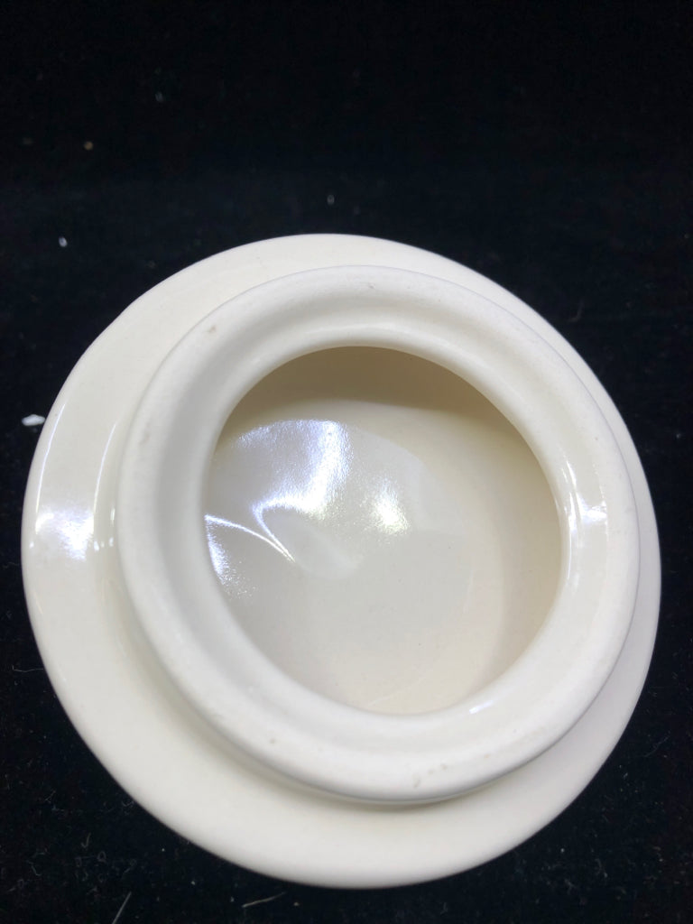 CREAM DOG MUG W LID.