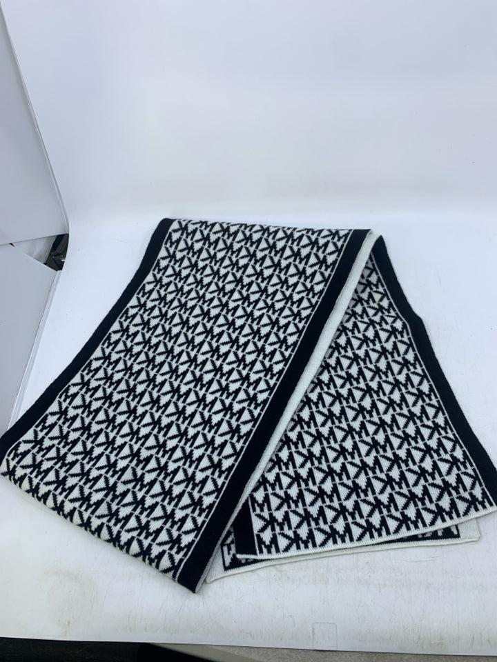 Michael Kors Logo Knit Scarf