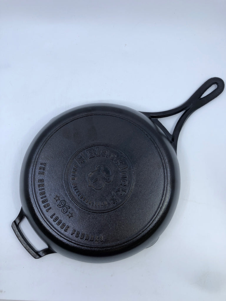 NEW LODGE CAST IRON SKILLET.