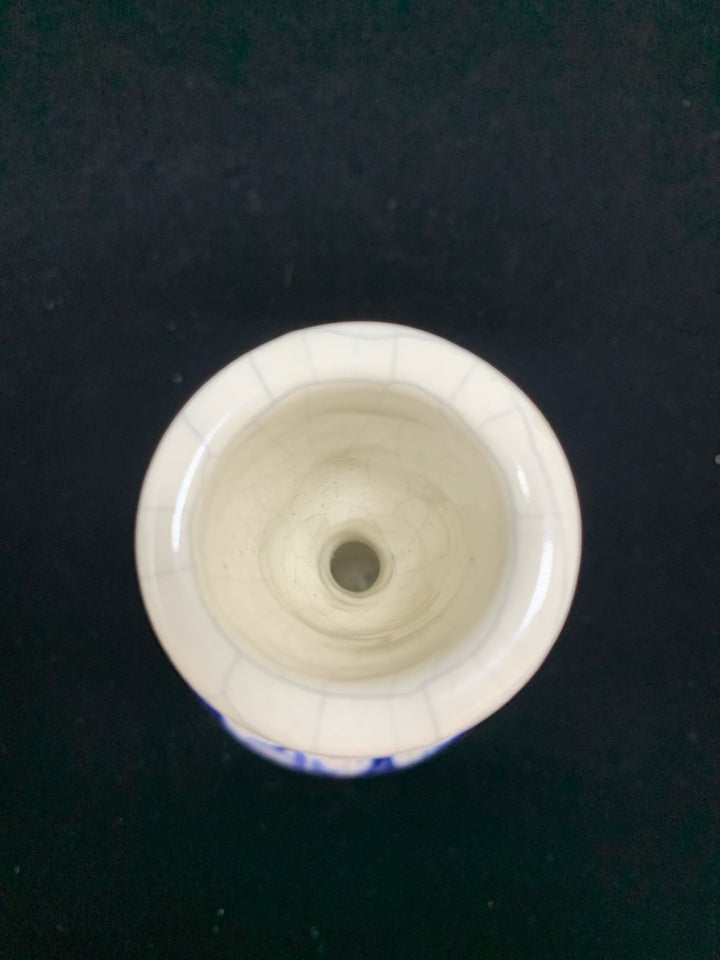 BLUE & WHITE CRACKLE POTTING SHED CANDLESTICK.