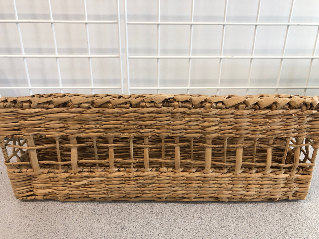WOVEN WICKER DESK ORGANIZER.