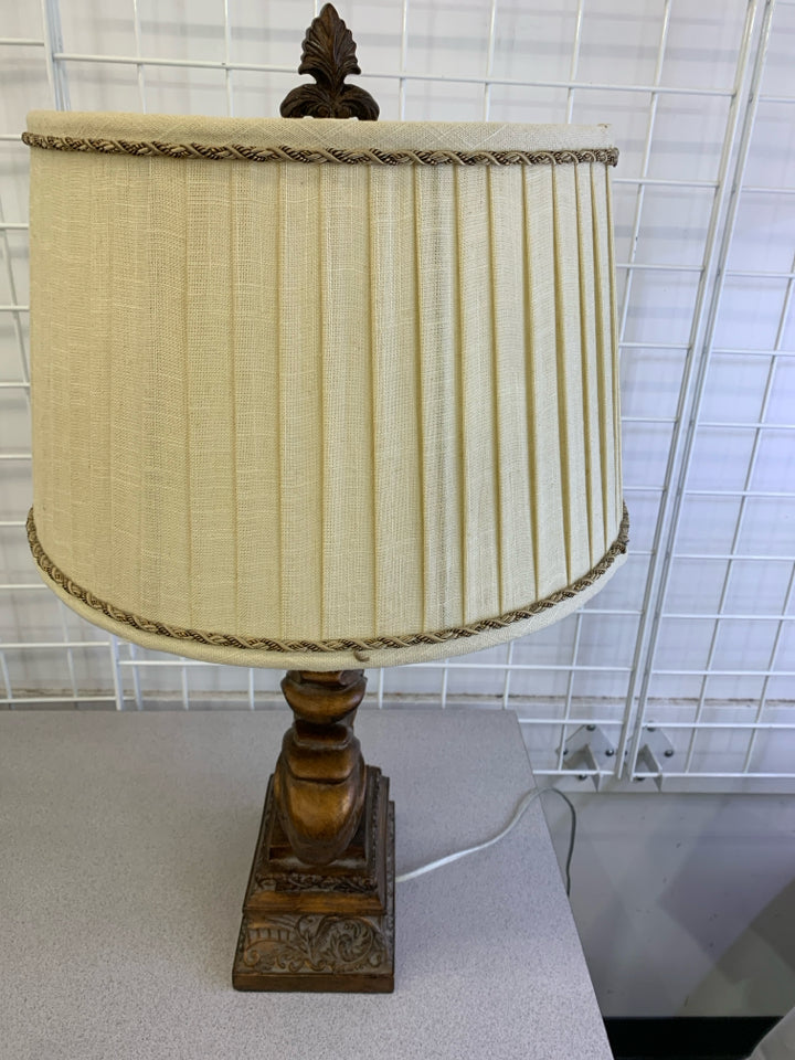 BROWN LEAVES FLEUR DE LIS LAMP W CREAM SHADE.