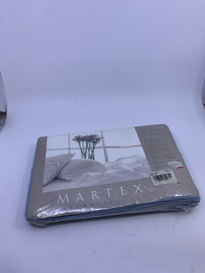 NIP LIGHT BLUE KING FLAT SHEET