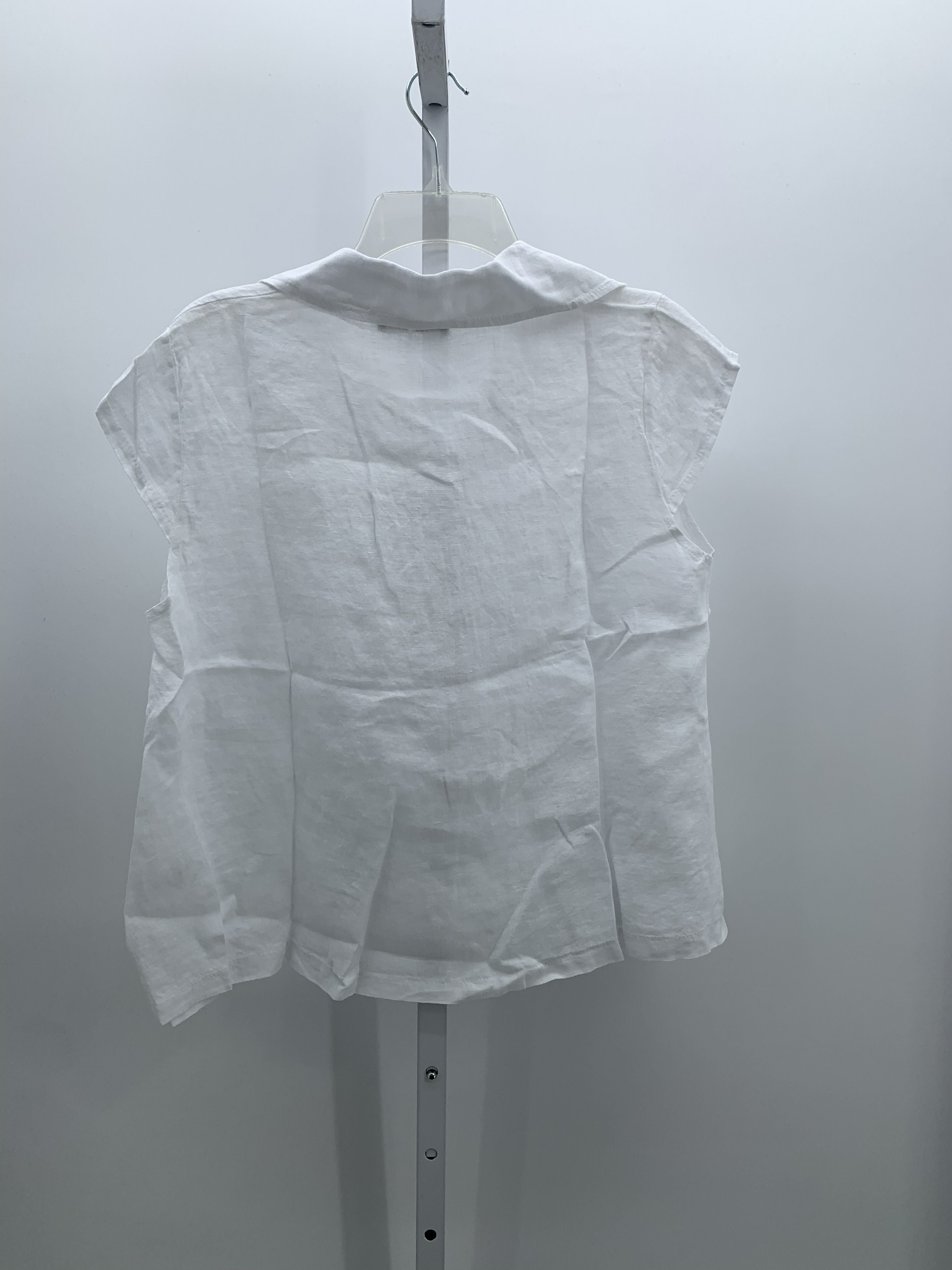 Size Medium Misses Short Sleeve Shirt