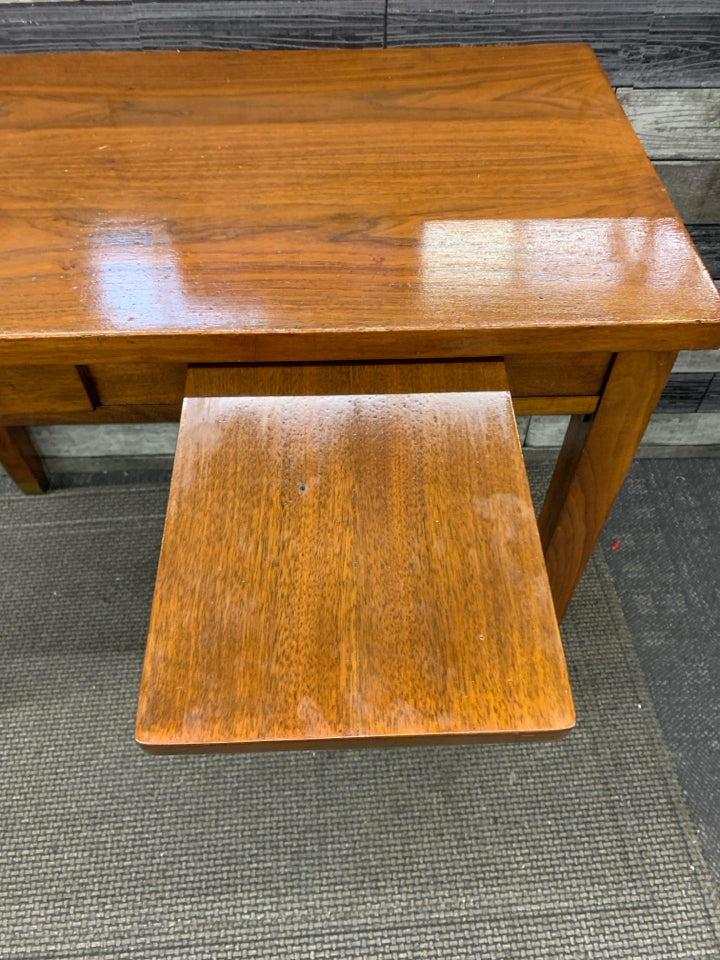 VTG STUDENT DESK.