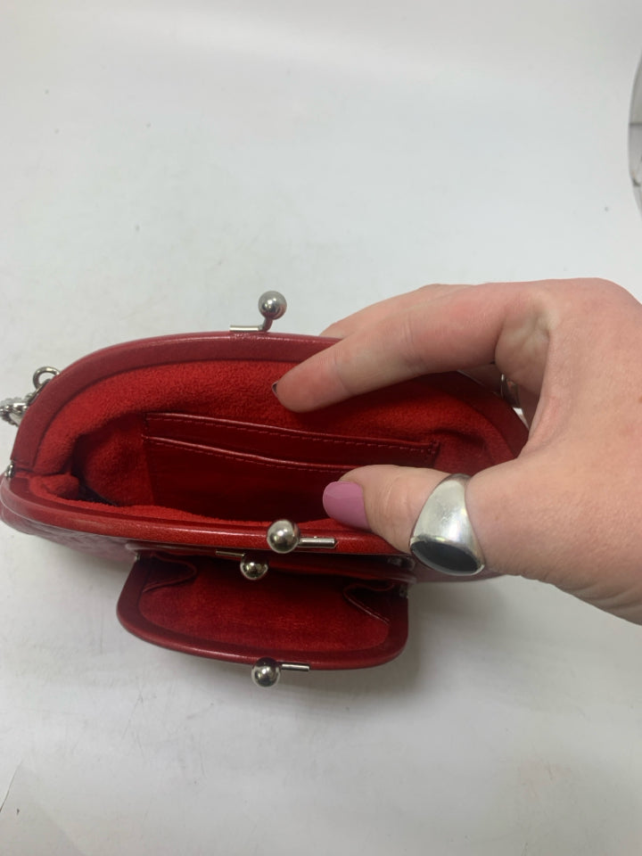VTG Double Kiss Lock Clutch W/ Embossed Roses