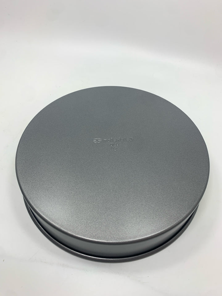 ROUND NON STICK CAKE PAN.