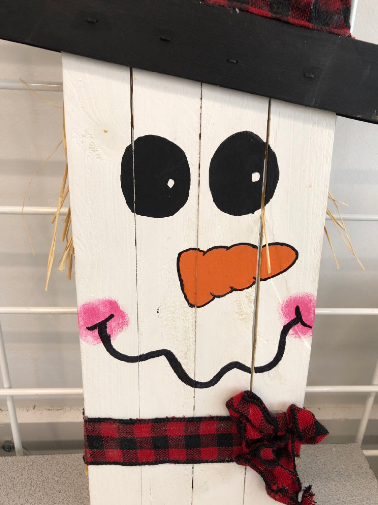 DOUBLE-SIDED SNOWMAN/SCARECROW DECOR.