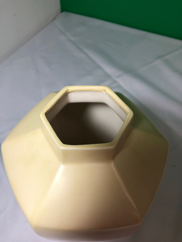 HANDMADE PALE YELLOW/PINK FLORAL GINGER JAR.