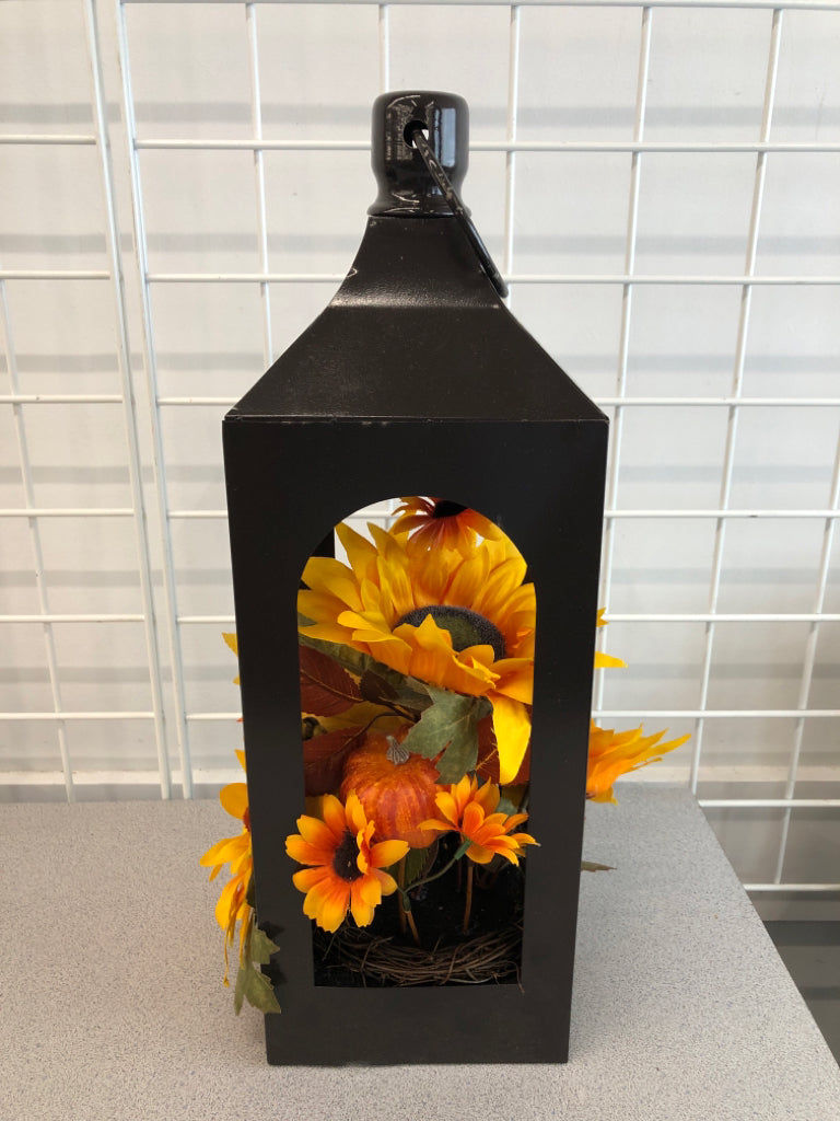 SUNFLOWER & PUMPKIN CANDLE LANTERN.