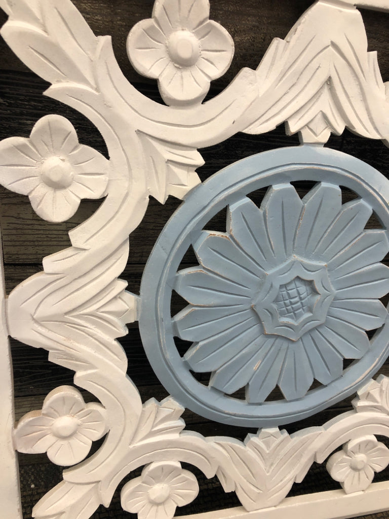 WHITE WOODEN FLORAL WALL HANGING W/BLUE MEDALLION.