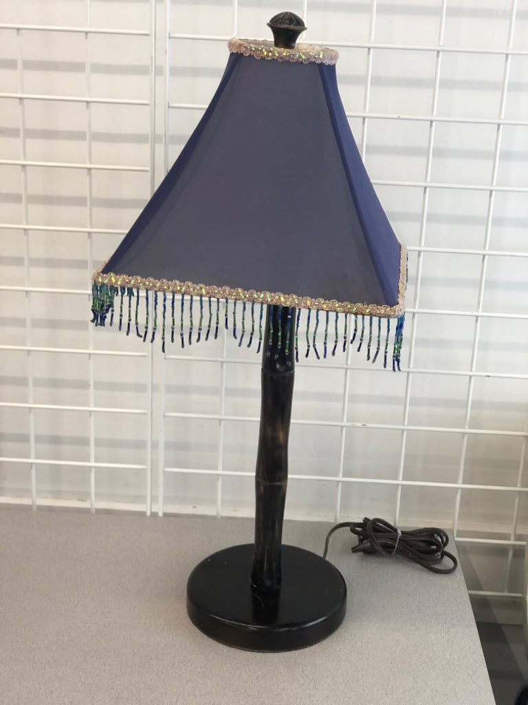 DRK WOOD LAMP W/BLUE BEADED DANGLE SHADE.