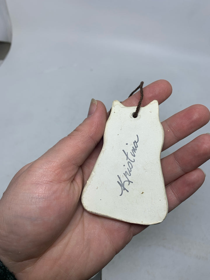 SMALL SPOTTED POTTERY CAT FIGURINE IN BAG.